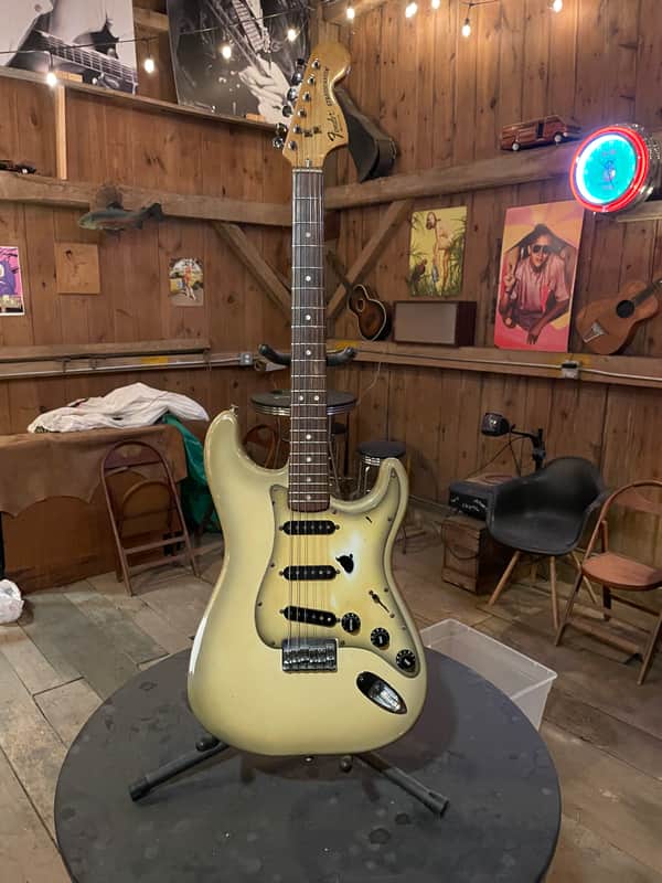 Fender Stratocaster 1979 ラージヘッド ハードテイル Fender Stratocaster 1979 hardtail - Antigua | Reverb