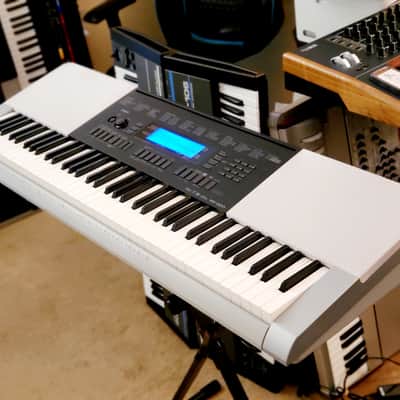 MUST SEE!!! CASIO WK220 STUDENT/PRO KEYBOARD FULLY SERVICED AND IN AMAZING CONDITION!