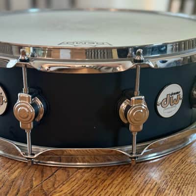 DW Design Series 5.5x14" Maple Snare Drum - Black Satin image 2