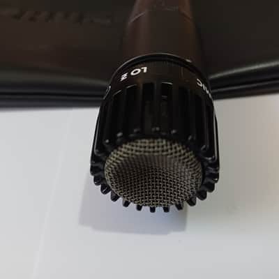 Shure SM57 Cardioid Dynamic Microphone - with zip case and mic clip image 11