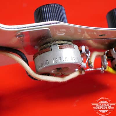 Fender Bronco - 1967 - Red image 13