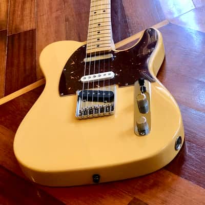 2011 Fender Deluxe Series 60th Nashville Mexico  Transparent Honey Telecaster Electric Guitar case image 8