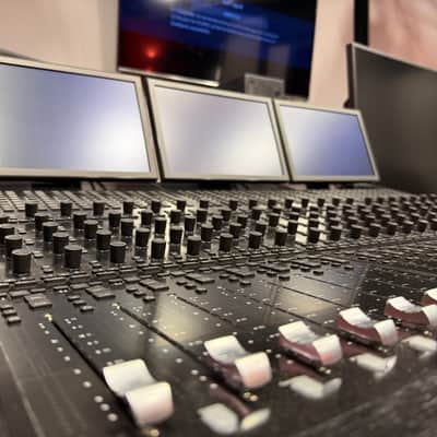 Avid S6 M40 Console 32Chnl Fader-, Knob- and Process Module incl. Zaor custom Desk image 4