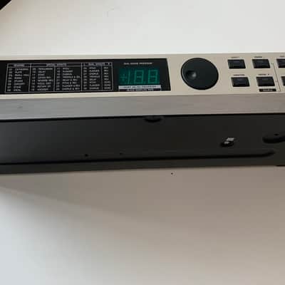 Behringer Virtualizer Pro DSP2024P 24-Bit Multi-Engine Effects Processor 2000s - Black / Silver image 1
