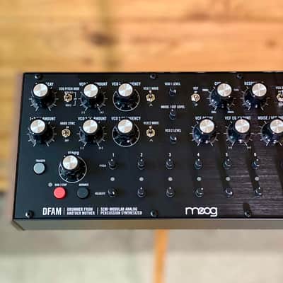 Moog DFAM Drummer From Another Mother Semi-Modular Analog Percussion Synthesizer - Black/Wood imagen 2