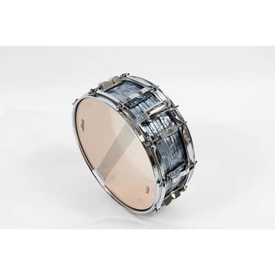 Ludwig Classic Maple Snare Drum - Regular 14 x 5 in. Sky Blue Pearl image 4