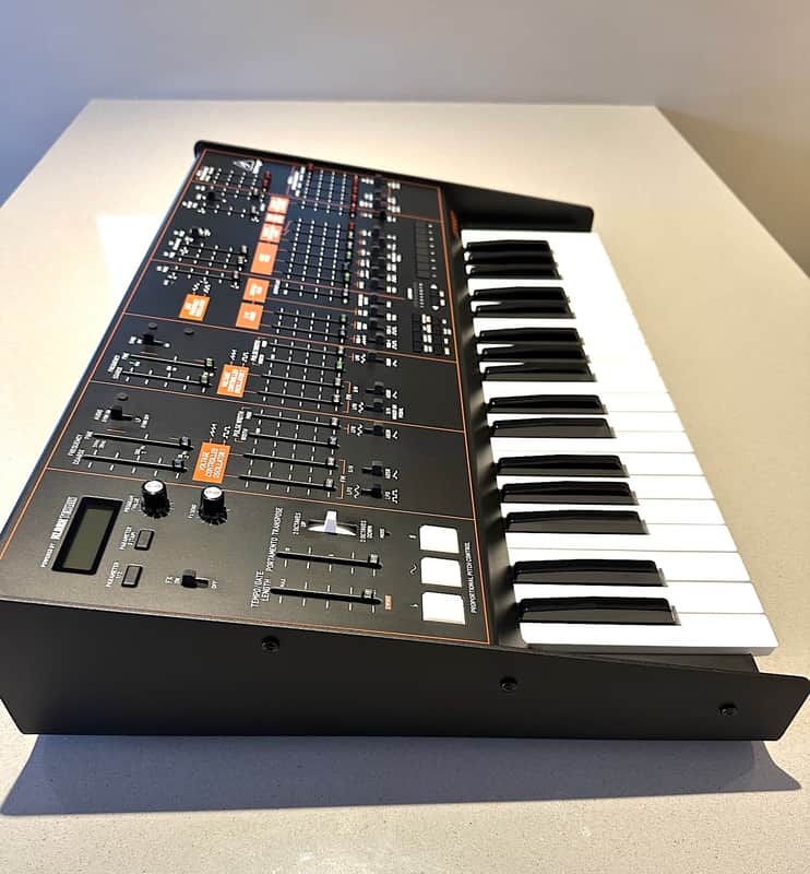 Behringer Odyssey 2019 - Present - Black Bild 1