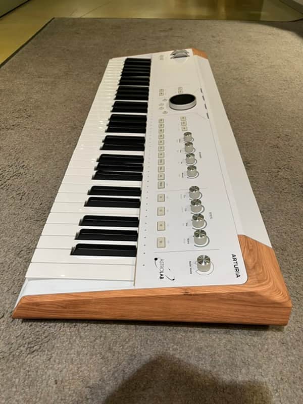 Arturia AstroLab 61-Key white image 1