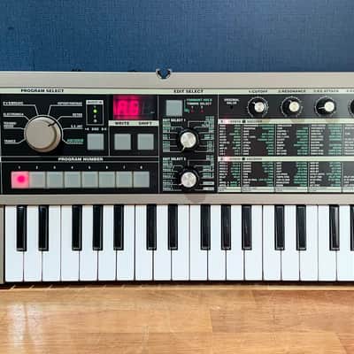 Korg MicroKORG 37-Key Synthesizer/Vocoder - Silver image 1