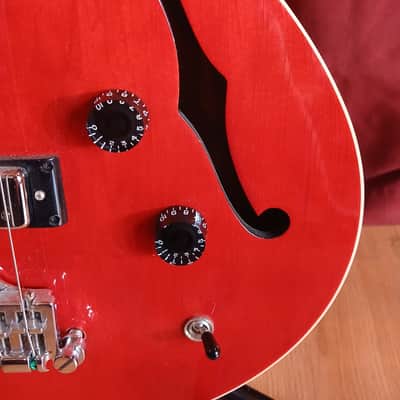 Gibson Midtown Bass – Cherry Red – Semi-Hollow – With Brown Hard Case – Excellent condition – UK image 5