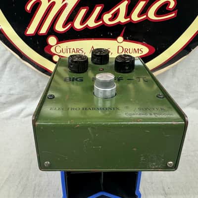 Electro-Harmonix x Sovtek " Green Russian " Big Muff π Pi version 7C 3rd Edition Distortion Fuzz Pedal with Original Wood Box - BM-1-01.00.001 ~2000 - Bubble Font / 6-Screw Chassis image 10