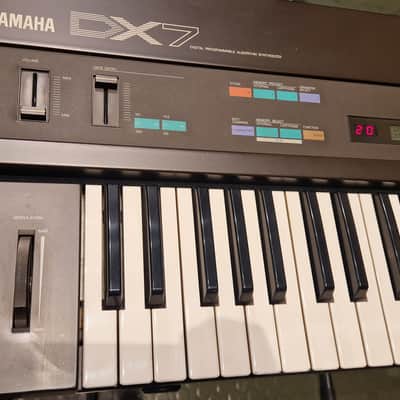 Immagine Yamaha DX7 Programmable Algorithm Synthesizer 1983 - 1987 - Black - 6
