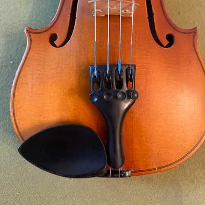 Suzuki 220 1/4 Violin image 3