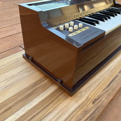 Magnus Tabletop Electric Chord Organ Model 300 Brown 1960's Vintage / Antique image 3