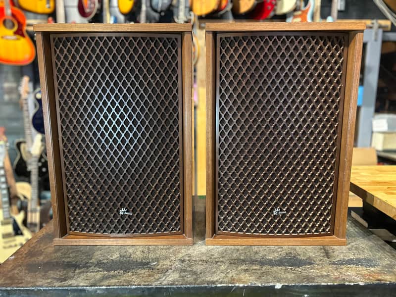 Sansui SP-1700 Vintage Hi-Fi Speakers FOR LOCAL PIKCUP ONLY at our shop in Milwaukee, WI