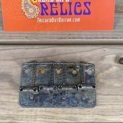 Real Life Relics Fender® Aged Pure Vintage '70s Jazz Bass® Bridge Assembly 0055257049    [O9]