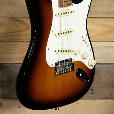 Fender DE American Professional II Stratocaster Electric Guitar 2-Color Sunburst w/ Case image 1