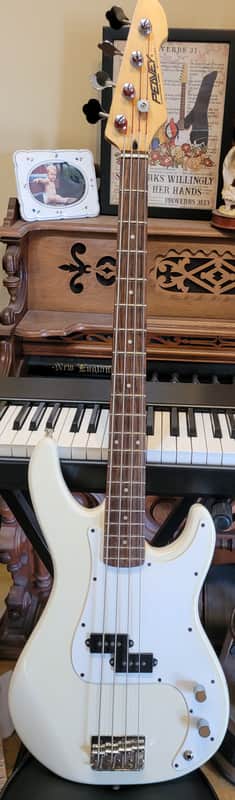 Peavey International Milestone II 4-String Bass Guitar image 1