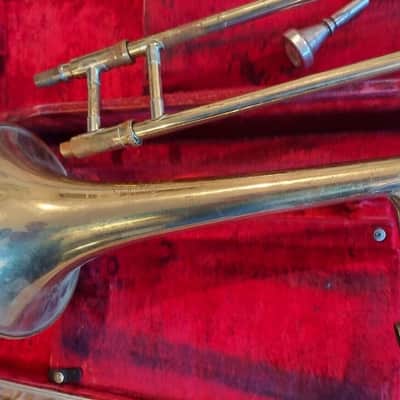 Holton TR602 Trombone with mouthpiece and case, USA. Good condition image 6