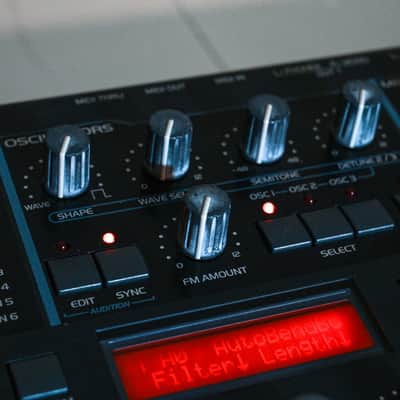 Access Virus C Desktop Digital Synthesizer 2002 - Black image 3