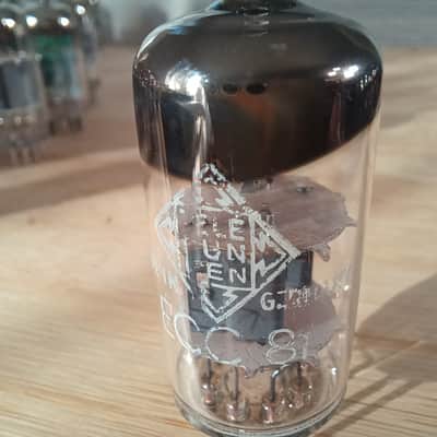 Immagine Very rare earlier construction 1956 NOS TELEFUNKEN ecc81 12at7 perfect, fully tested. Rounded plate with no hole. - 3