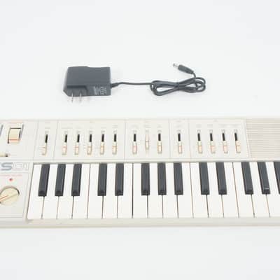 [SALE Ends Apr 23] YAMAHA CS01 WHITE Rare Color Mobile Analog Synthesizer CS-01 w/ 100-240V PSU