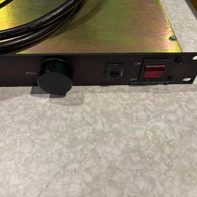 Furman PL-Plus Power Conditioner and Light Module 2000s - Black image 2