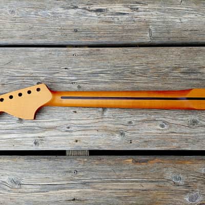 Mustang neck (24"), roasted maple image 3