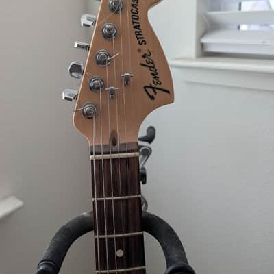 Fender Highway One Stratocaster with Maple Fretboard 2006 - 2011 - 3-Color Sunburst image 2