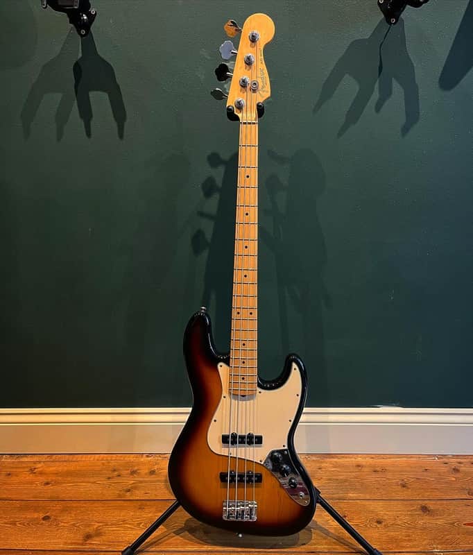 Fender American Series Jazz Bass with Maple Fretboard 2005 - 3-Color Sunburst image 1