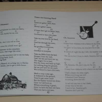 lightly handled, pre-owned Hal Leonard Backpackers Songbook, copyright date 1982- but not sure when it's actually from, Paperback, 112 inner black & white pages image 24