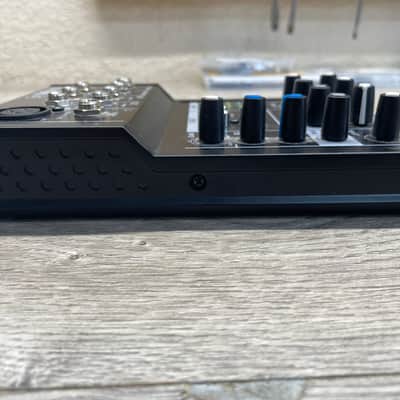Mackie Mix5 5-Channel Compact Mixer w/ Power Supply image 5
