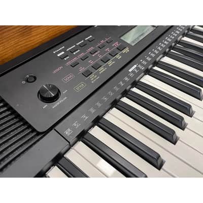 SECONDHAND Yamaha PSR-E273 61-Key Keyboard image 3
