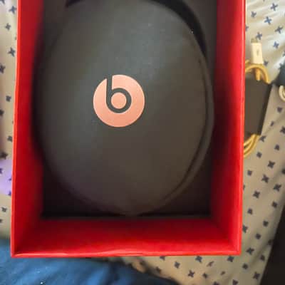 Beats By Dre Solo 3 Wireless rose Headphones image 3