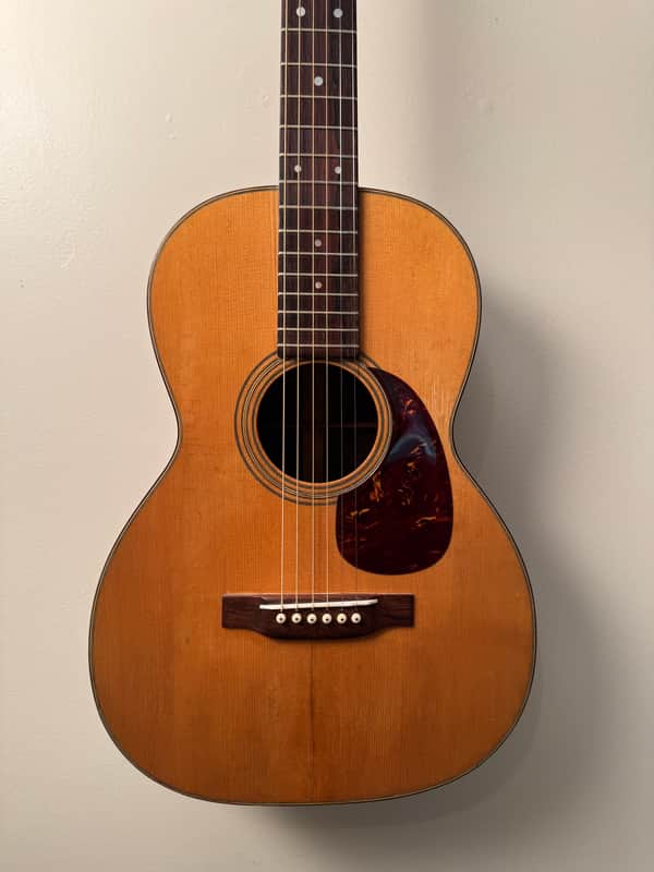 Martin 00-21 1053 - Natural with original Martin hard-shell case image 1