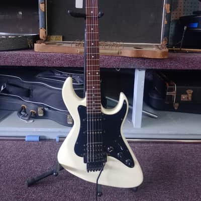 Dean Bel Aire 1988 White/Black W/Gig bag *** FREE SHIPPING *** image 1