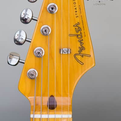2013 Fender Japan Stratocaster 58 Vintage Reissue Sunburst maple