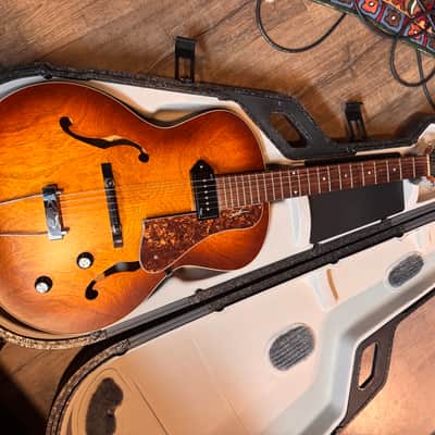 Godin 5th Avenue Kingpin 2010s - Cognac Burst image 5