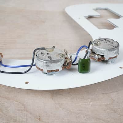 Fender PB62 PB57 LH Precision P Bass Pickguard Left Handed Prewired Loaded with Pots, Capacitor, and Jack MIJ / CIJ White 3 Ply Aged Old Stock 13 Hole Vintage Style Reissue image 5