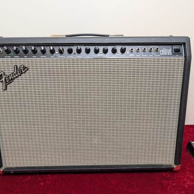 Fender Ultimate Chorus 2-Channel 2 x 65-Watt 2x12" Stereo Solid State Guitar Combo Amplifier Amp 1995 - 2001 - Black w/ Footswitch image 2