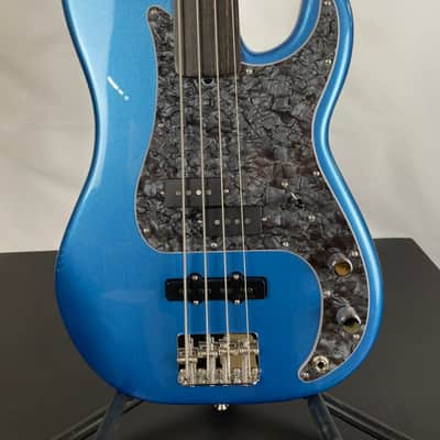 Fender Tony Franklin Signature Fretless 4-String Precision Bass Guitar, Ebony Fingerboard, Lake Placid Blue image 4