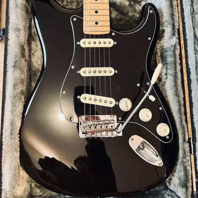 Fender Special Edition Player Stratocaster - MN  2021 Black - Upgraded Bone Nut - With Case image 3