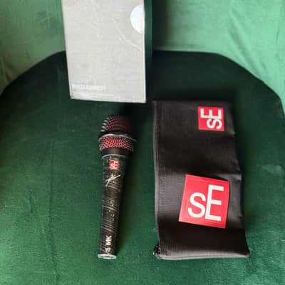 sE Electronics V7-MK Myles Kennedy Signature Handheld Supercardioid Dynamic Microphone 2021 - Present - Worn Black / Red Grille image 3