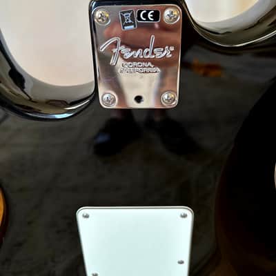 Fender American Stratocaster 2020 - Gloss Black / Locking Tuners / Strap Lock image 10