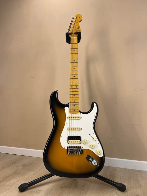 Fender JV Modified '50s Stratocaster HSS - 2 Tone Sunburst