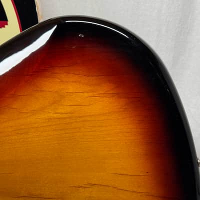 Fender Kurt Cobain Jaguar Guitar with Case 2016 - 3-Color Sunburst / Rosewood fingerboard image 10