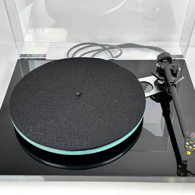 Rega P3 Planar Three Turntable image 4