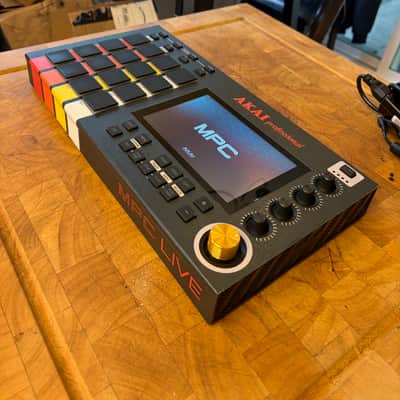 Akai MPC Live Standalone Sampler / Sequencer 2017 - 2020 - Black image 3