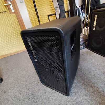 TC Electronic RS212 Vertical Stacking 2x12" 400w Bass Cab image 5