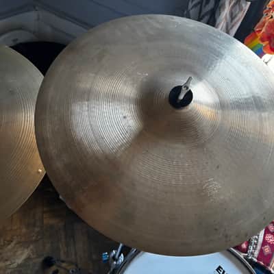Zildjian cymbals 14,16,18,18cr 18 sizzle,22” Constantinople A,14” A hi hats & Bag image 10
